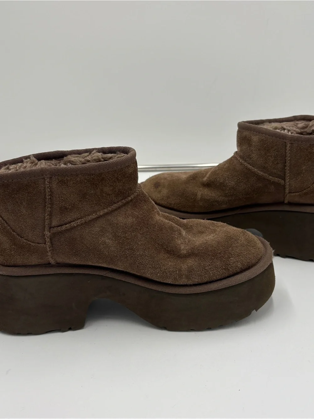 Ugg Classic Ultra Mini New Heights Hickory Suede Platform Boots Women’s Size 9